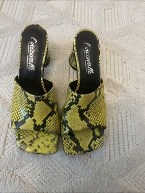 NWOT L’Intervalle Leather heel